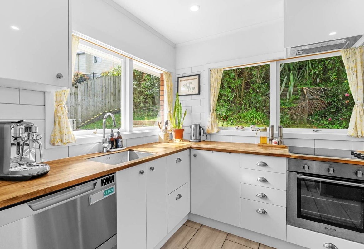 2/55 Ayton Drive, Totara Vale, Auckland - Carousel 1