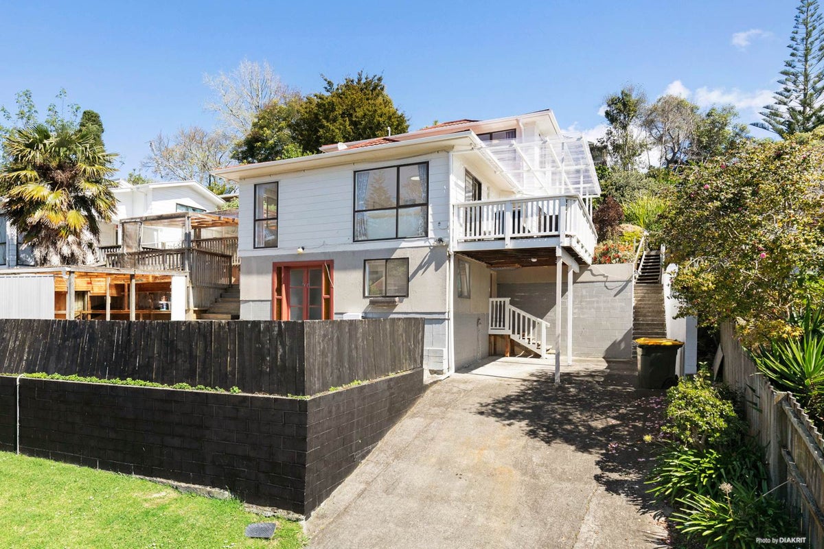 72 Powrie Street, Glenfield, Auckland - Carousel 1