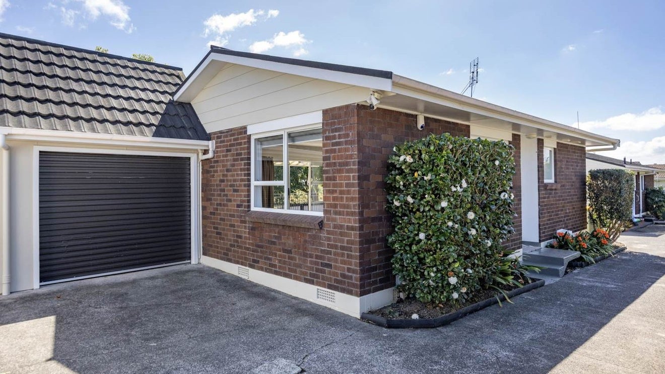 2/12 Parker Avenue, New Lynn, Auckland - Carousel 1