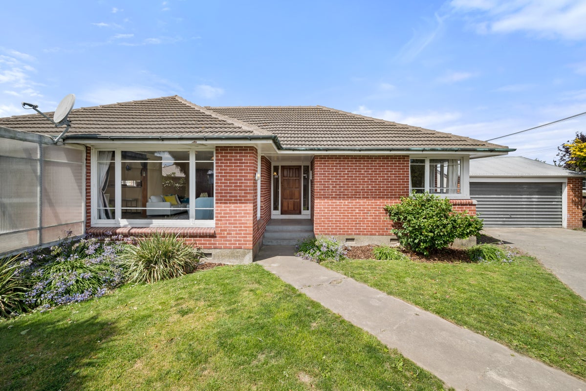 11 Daniels Road, Redwood, Christchurch - Carousel 1