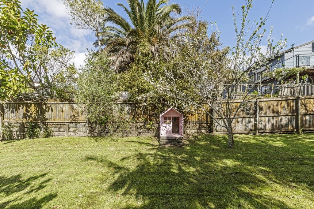 8 Thalia Place, Totara Vale, Auckland - Carousel 23