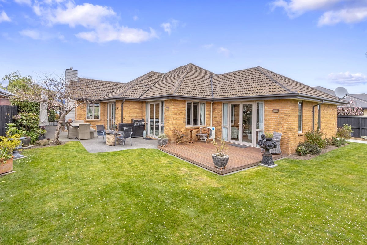24 Date Crescent, Aidanfield, Christchurch - Carousel 2