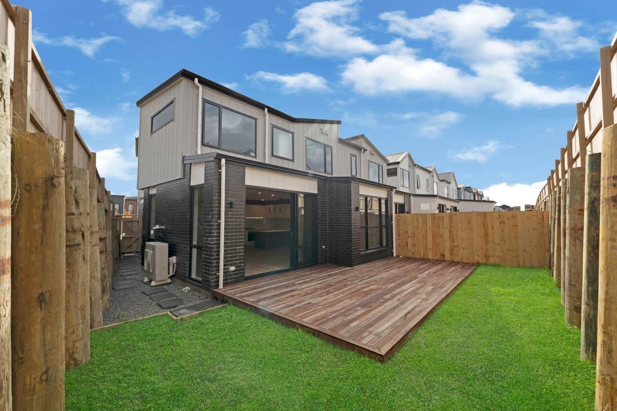 32B Hearth Street, Flat Bush, Manukau City, Auckland - Carousel 2