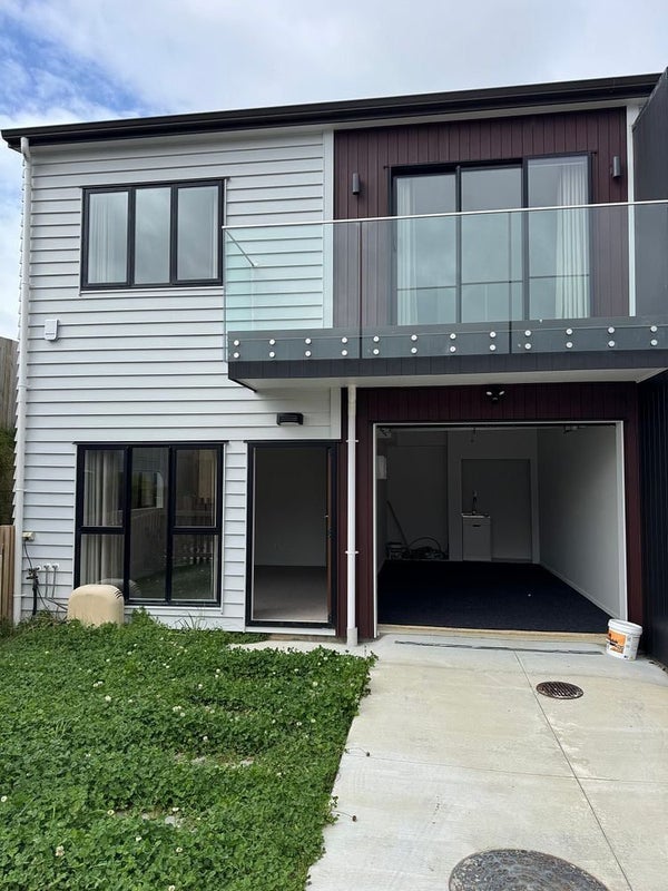 14 Medallion Drive, Oteha, Auckland - Carousel 2