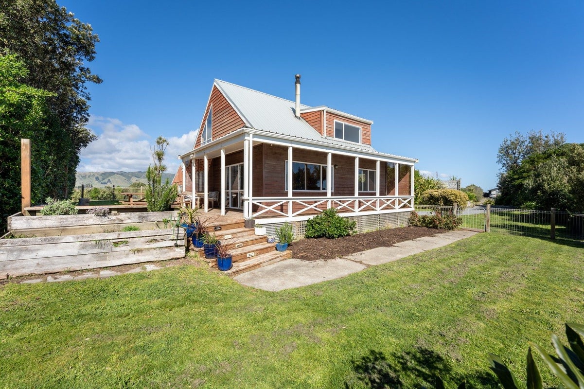 18 Kitchener Street, Te Horo Beach - Carousel 2