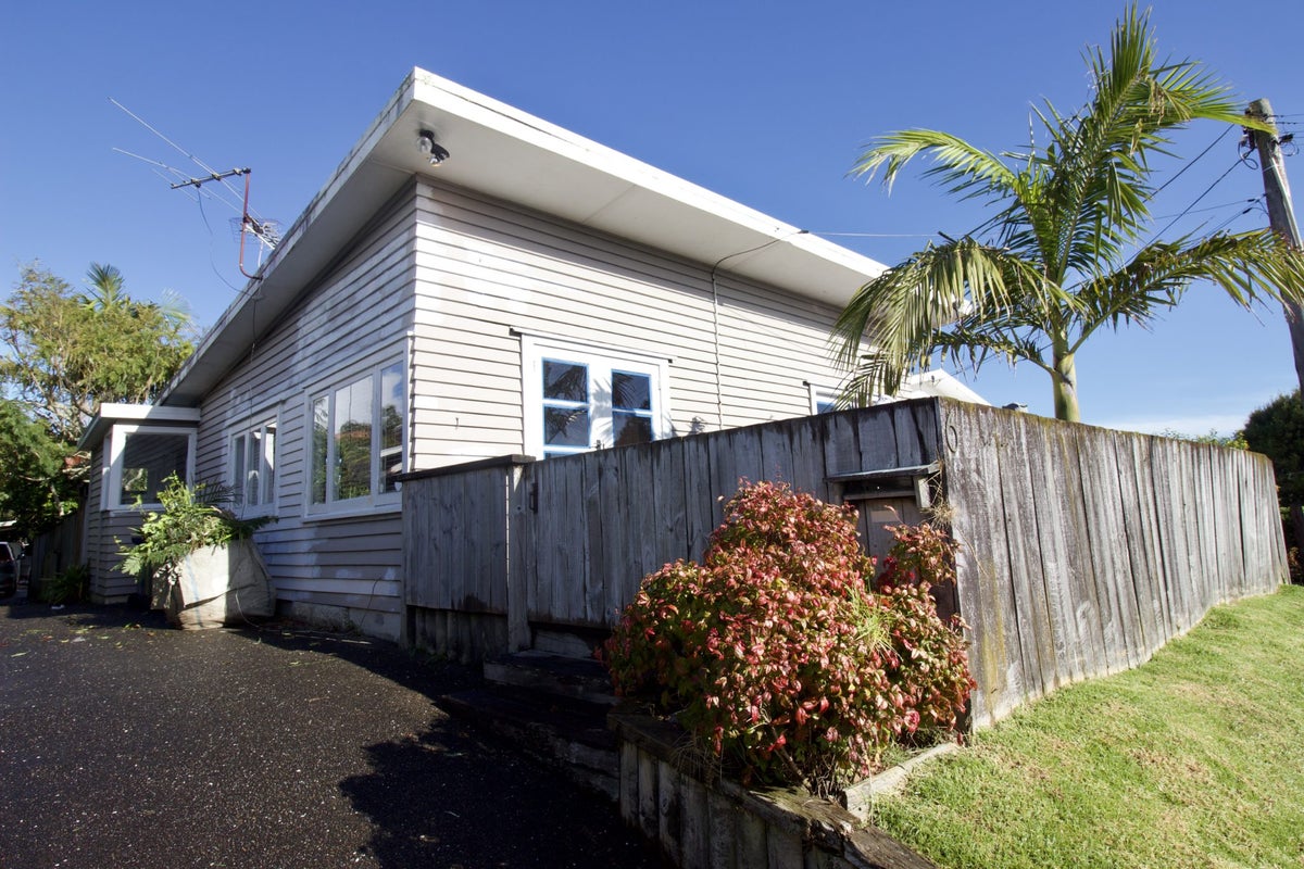 1/6 Spencer Road, Pinehill, Auckland - Carousel 12