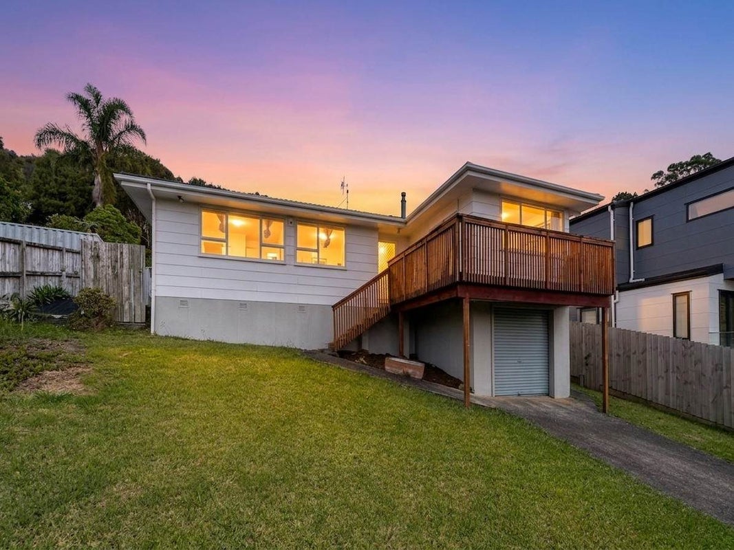 7 Aralia Road, Sunnynook, Auckland - Carousel 1