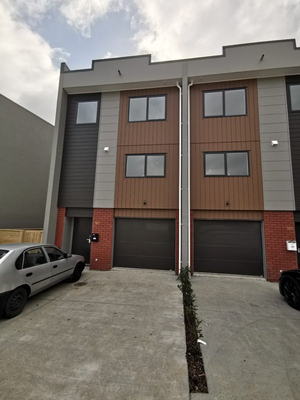 105 Bordeaux Parade, Te Atatu South, Auckland - Carousel 1
