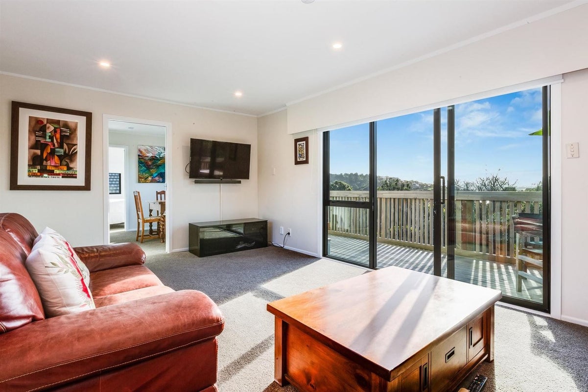 22 Hicks Close, Whitby, Porirua - Carousel 2