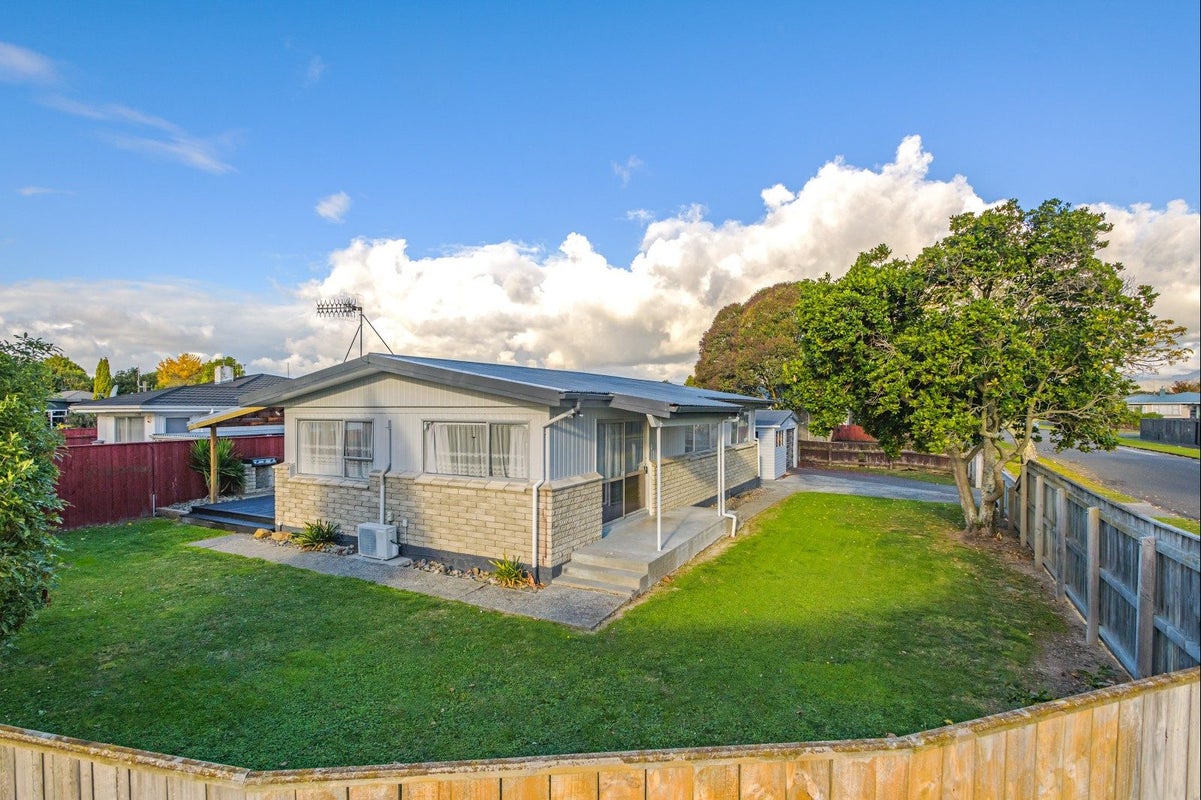 1 Cavendish Crescent, Awapuni, Palmerston North - Carousel 1