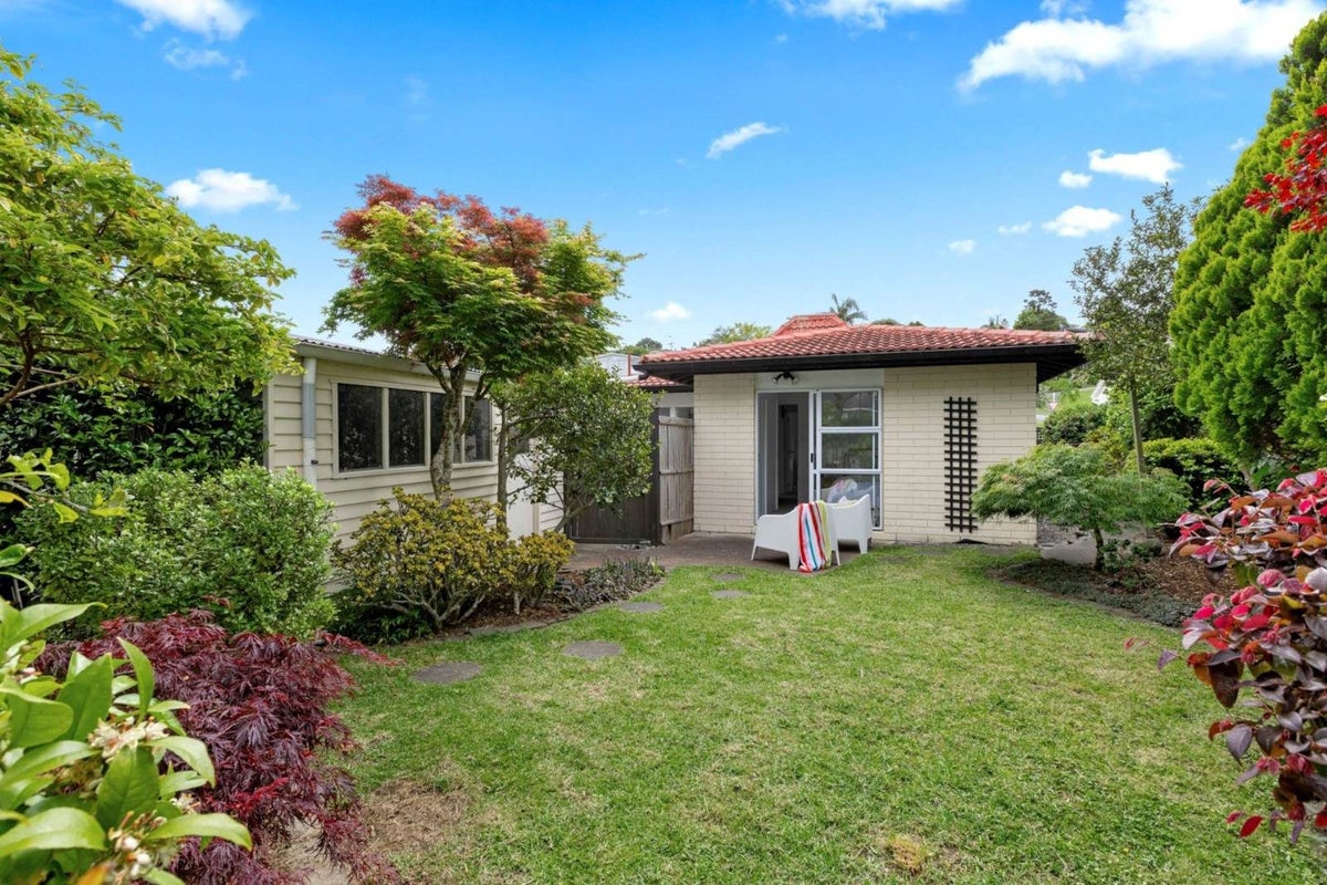 2/4 Keldale Place, Forrest Hill, Auckland - Carousel 1