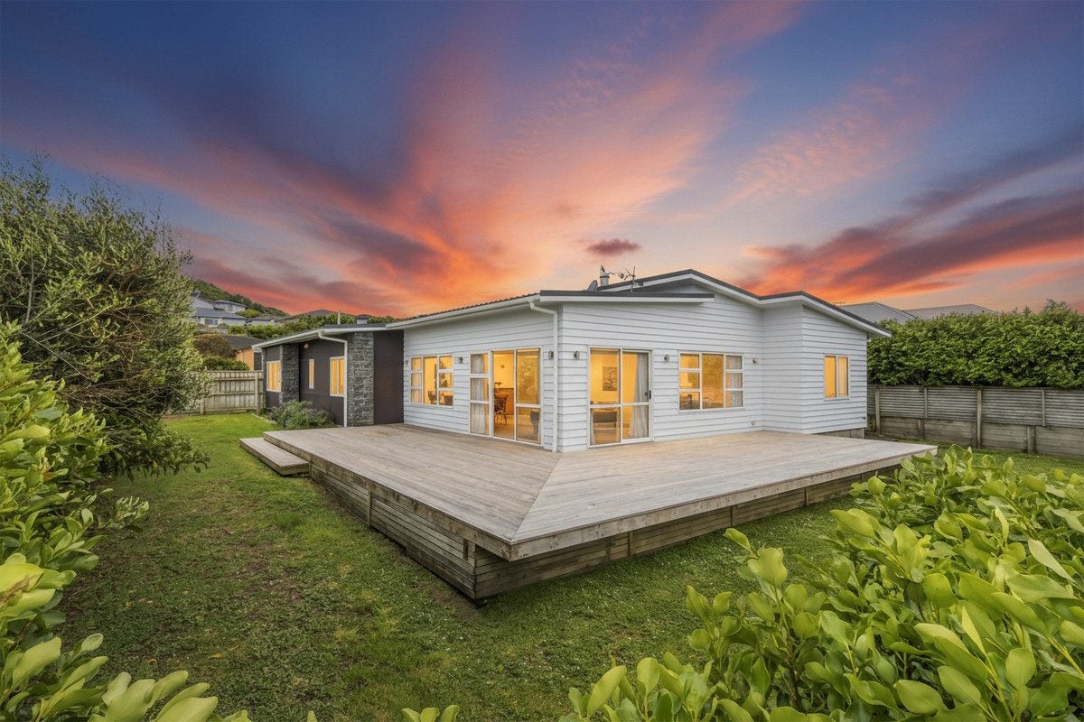 29 Paparoa Crescent, Aotea, Porirua - Carousel 1