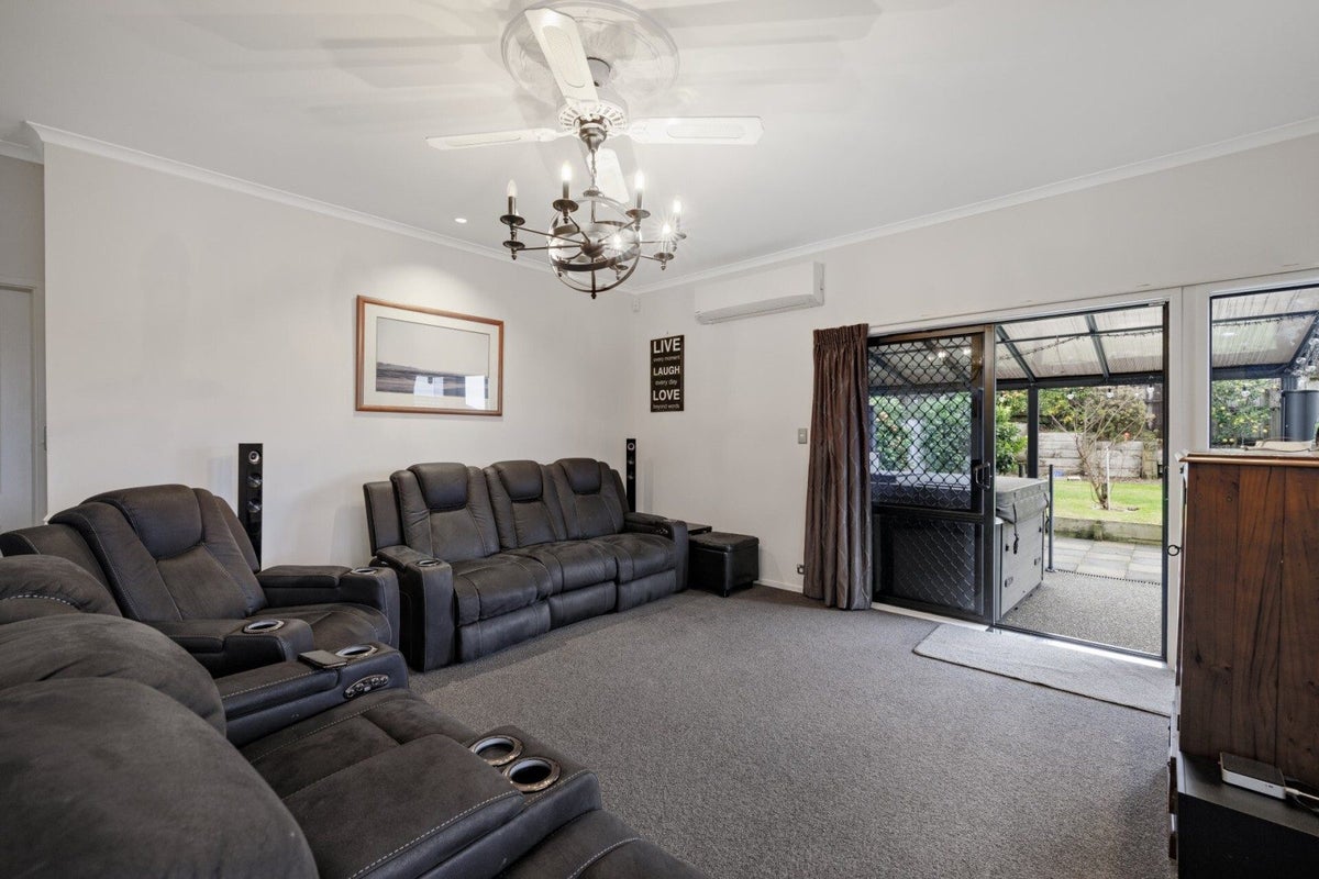 99 Osprey Drive, Welcome Bay, Tauranga - Carousel 1