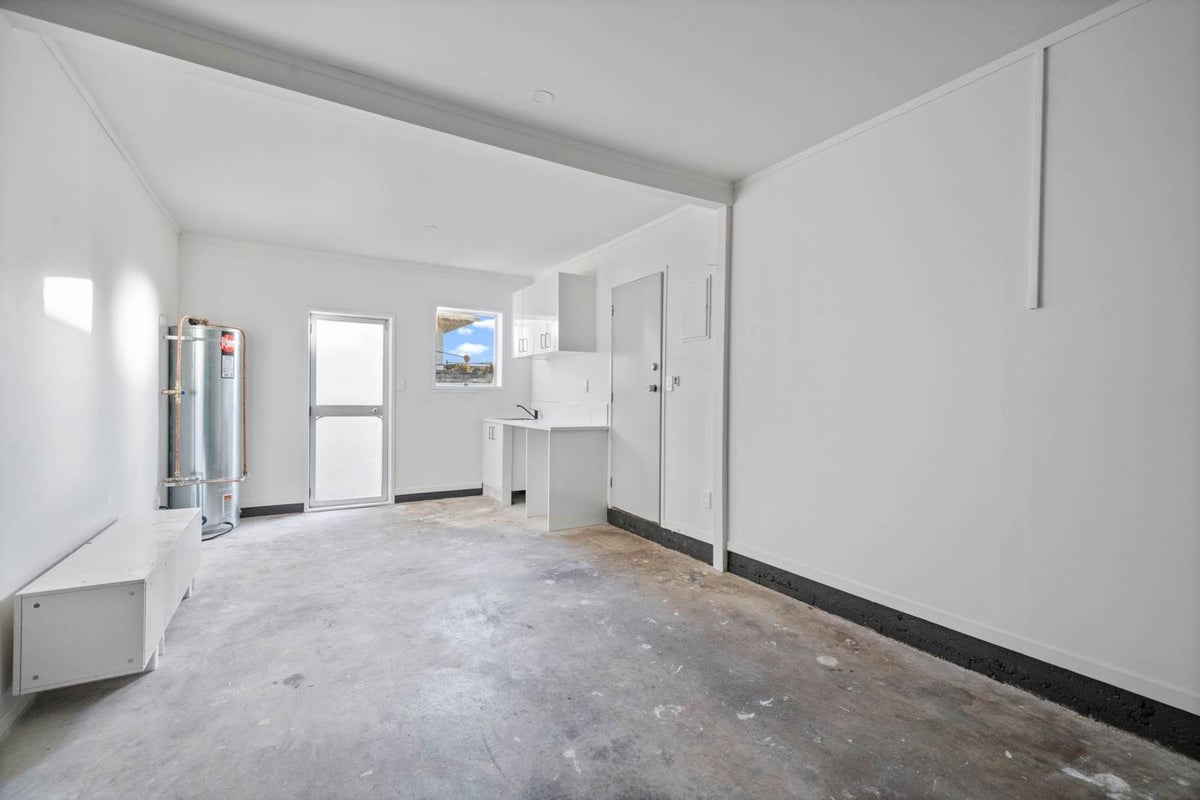 2/24 Waimana Road, Conifer Grove, Takanini - Carousel 16
