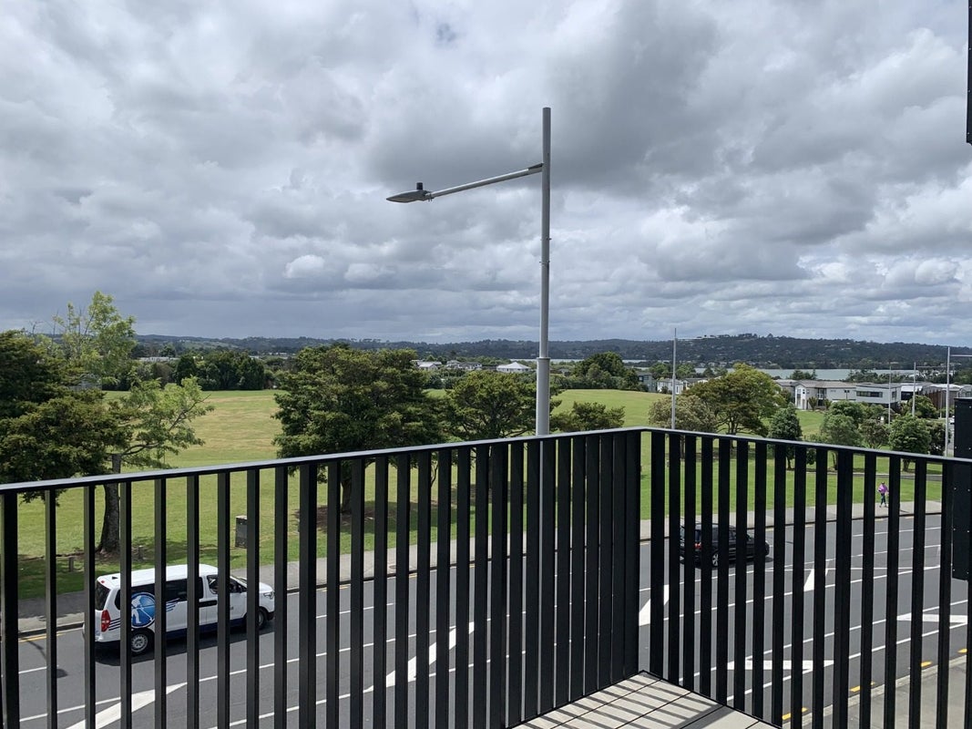 203/4 Rauroa Lane, Hobsonville, Auckland - Carousel 1