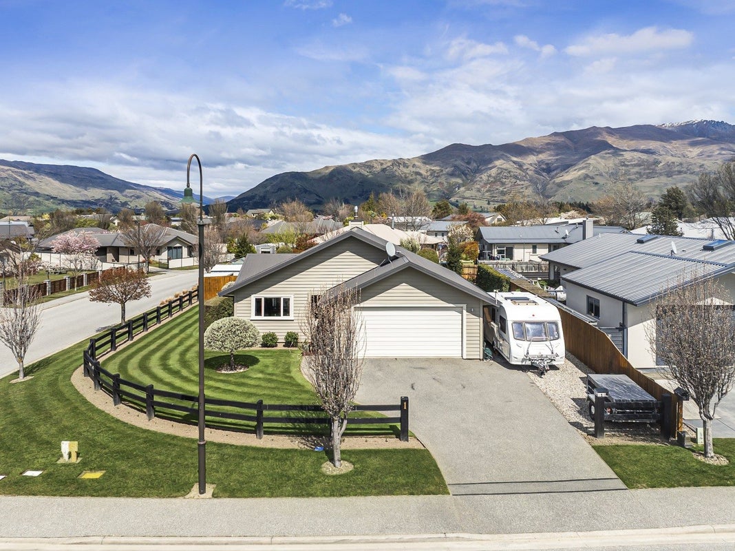 1 Moncrieff Place, Wanaka - Carousel 20