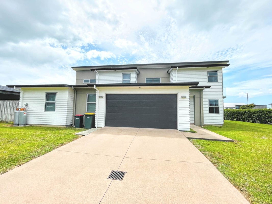 8 Freedom Lane, Beachlands, Auckland - Carousel 1