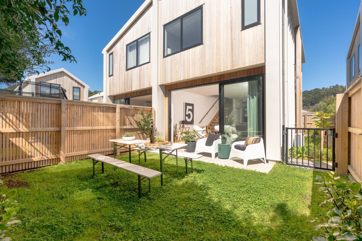 16B Inglis Street, Seatoun, Wellington - Carousel 1