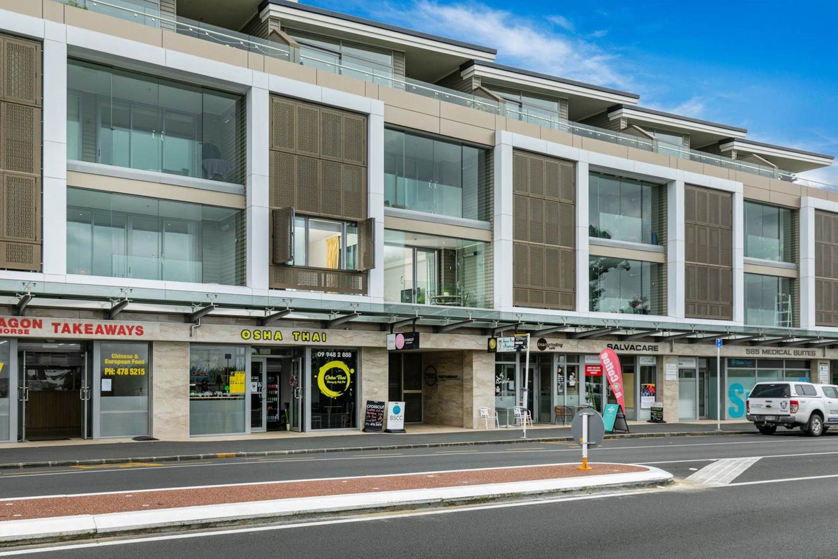 102/585 Beach Road, Rothesay Bay, Auckland - Carousel 50