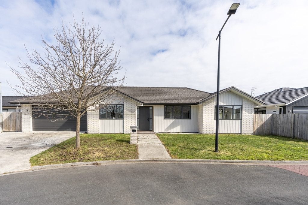 52 Maggie Place, Chartwell, Hamilton - Carousel 1