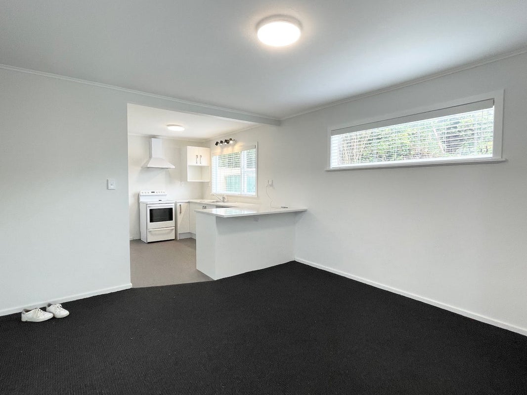 7 Lagden Street, Camborne, Porirua - Carousel 1