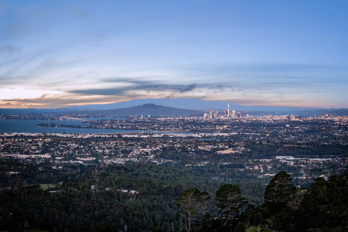 501 Scenic Drive, Waiatarua, Auckland - Carousel 2