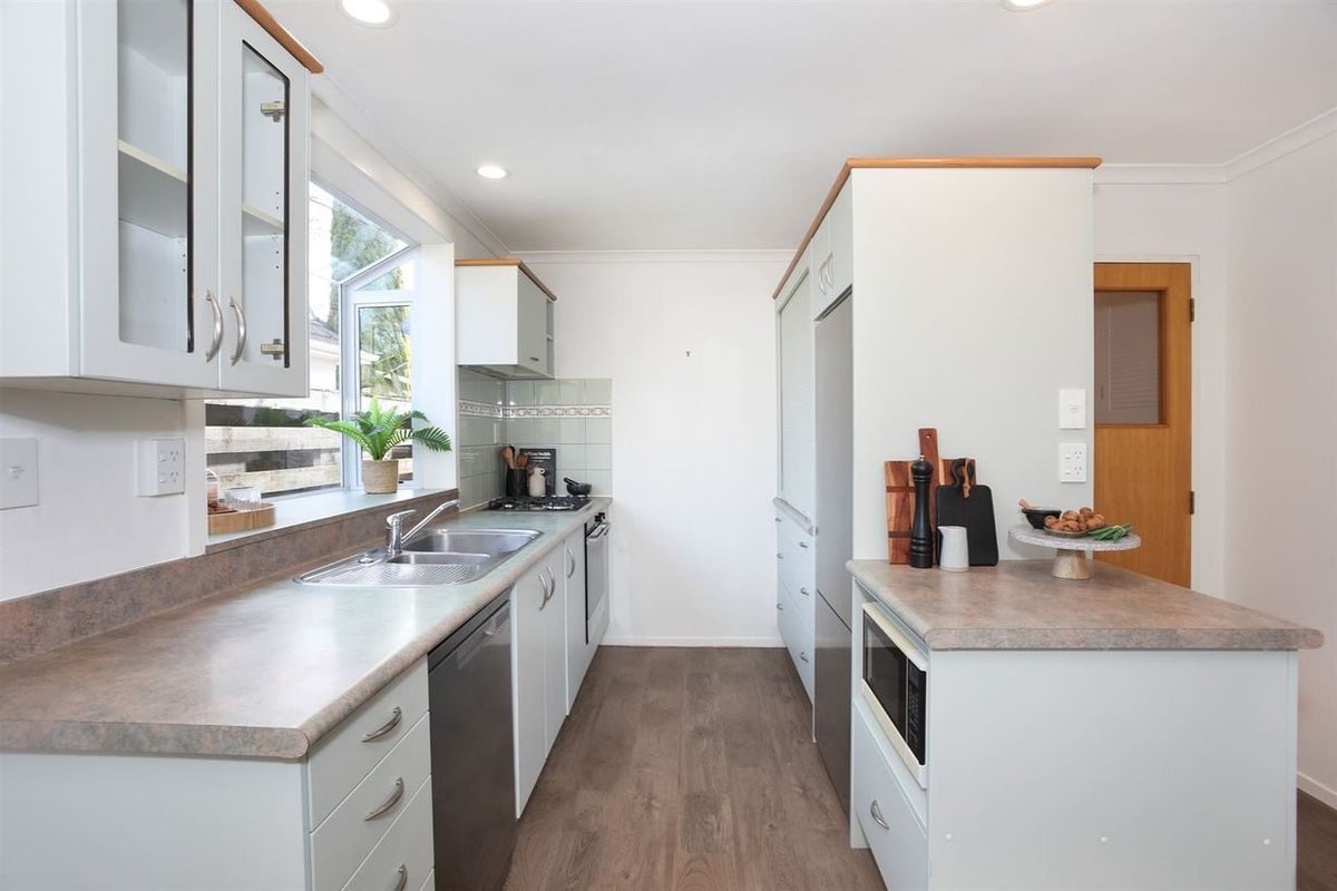 12 Winston Avenue, Hokowhitu, Palmerston North - Carousel 2