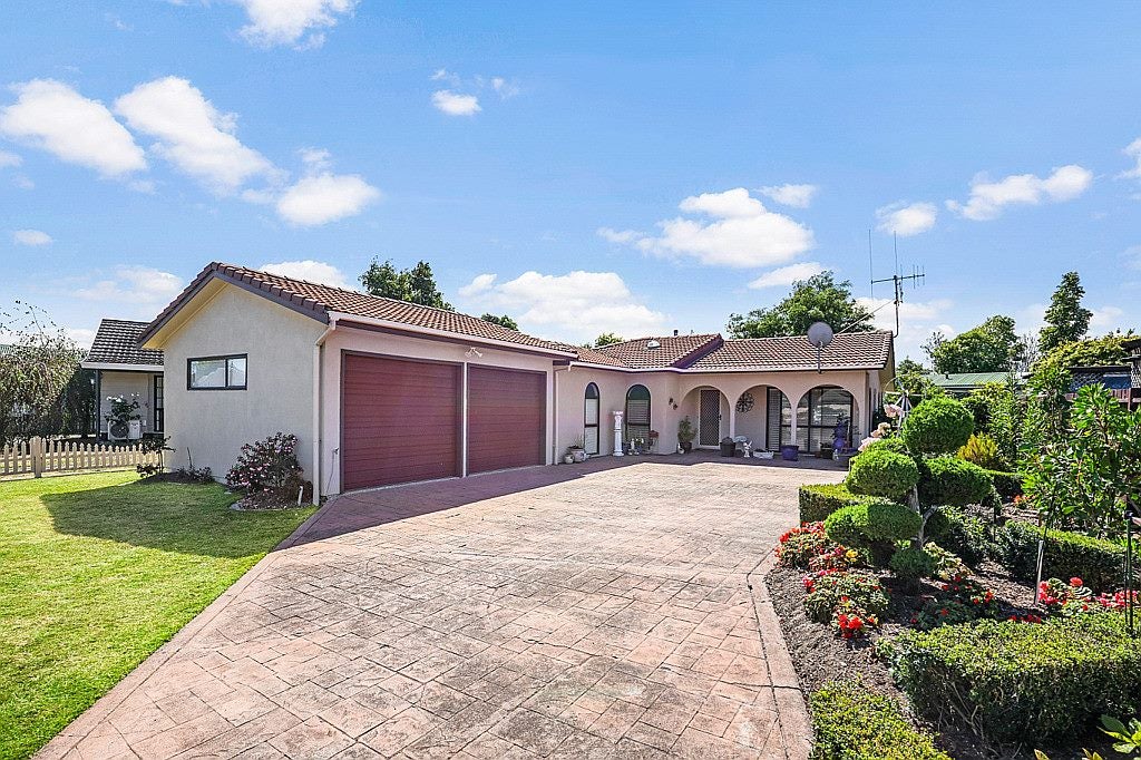 17 Endeavour Avenue, Flagstaff, Hamilton - Carousel 1