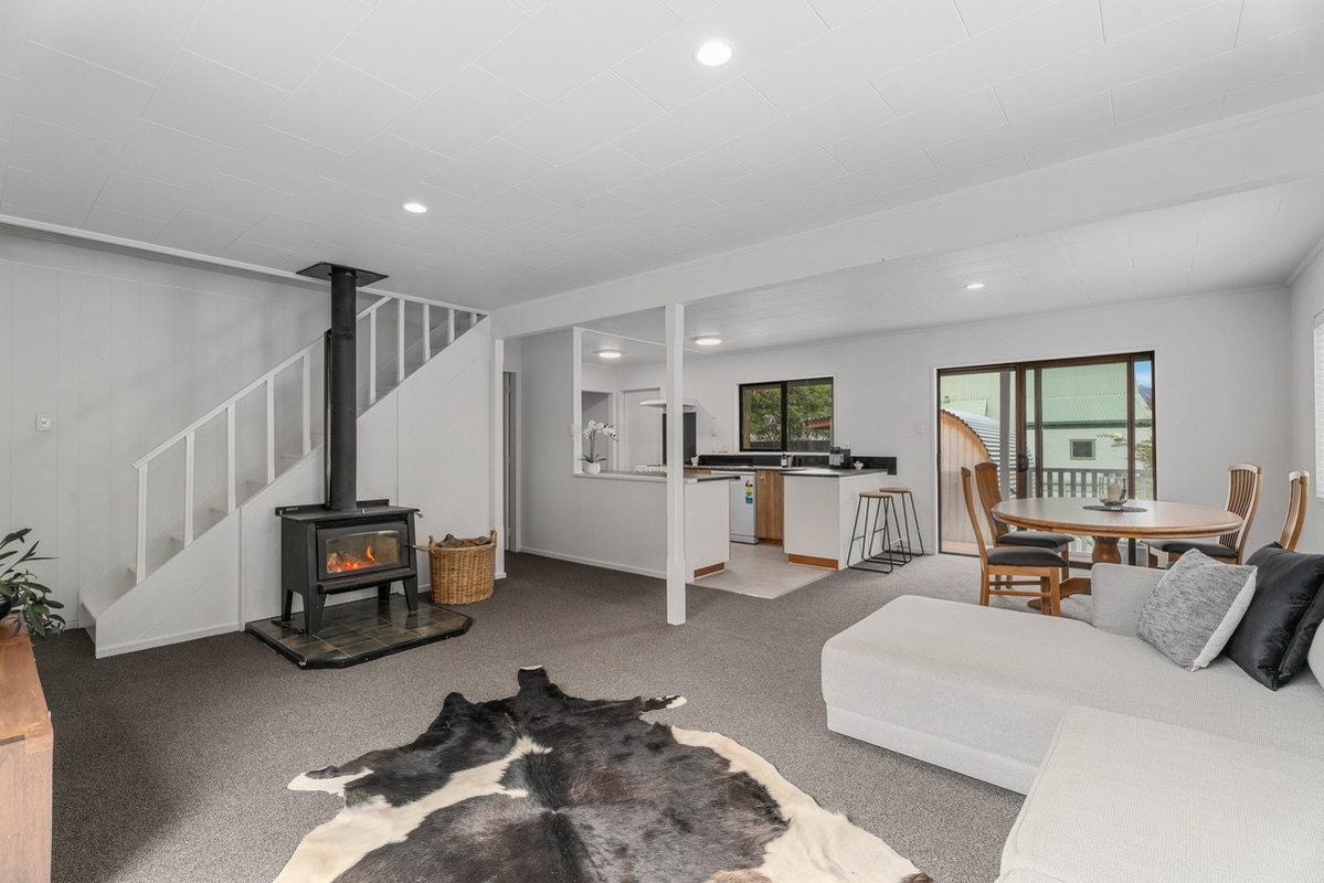 15A Williams Street, Sunshine Bay, Queenstown - Carousel 1