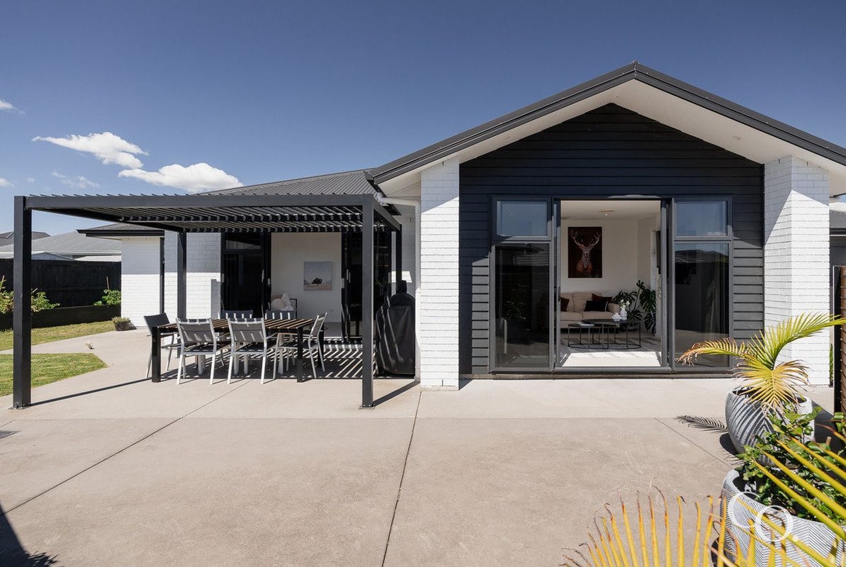 51 Kahuparere Crescent, Pyes Pa, Tauranga - Carousel 1