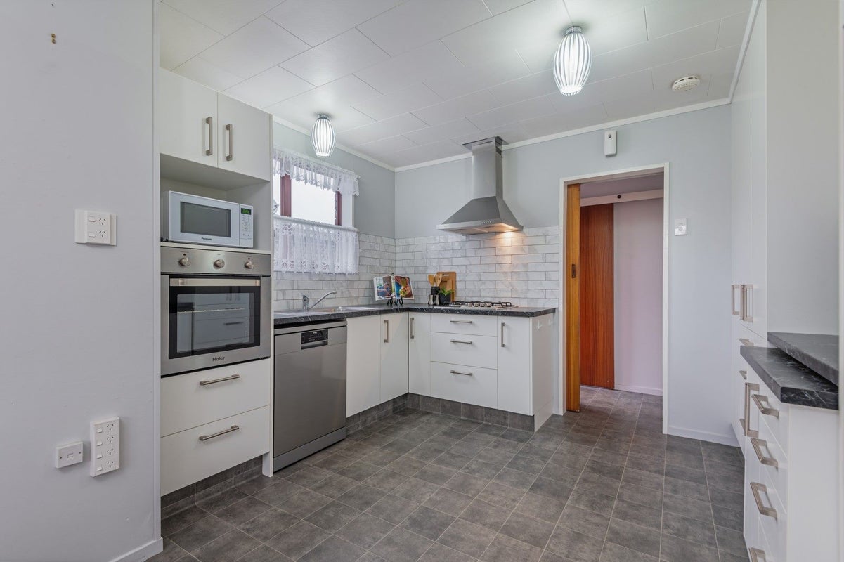 38 Maxwells Line, Awapuni, Palmerston North - Carousel 2