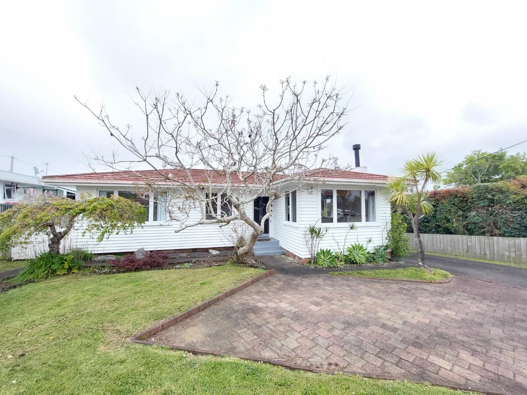 294 Rangatira Road, Beach Haven, Auckland - Carousel 1