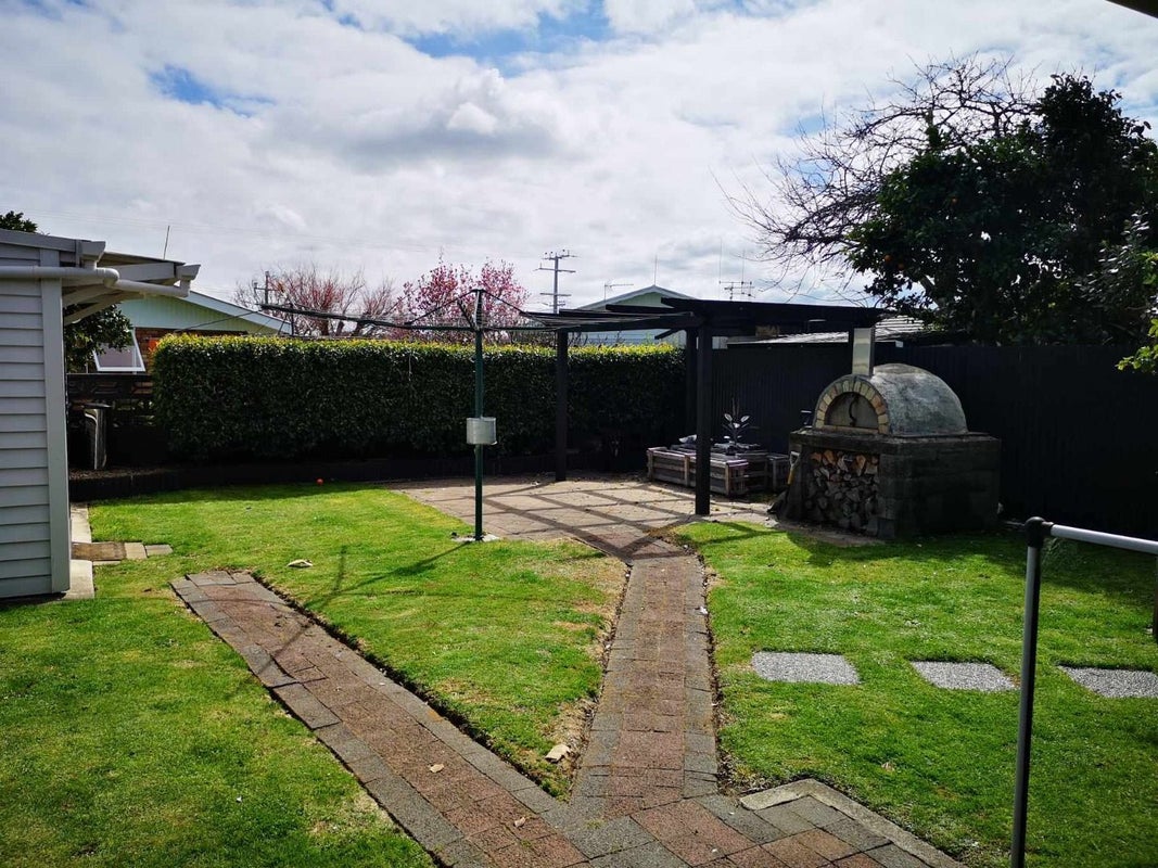 41 Mears Road, St Andrews, Hamilton - Carousel 11