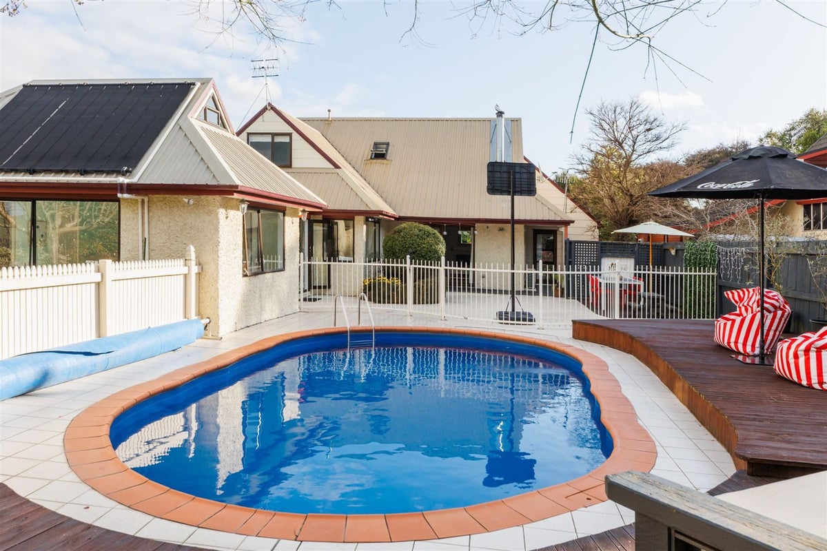 11 Baton Place, Highbury, Palmerston North - Carousel 24