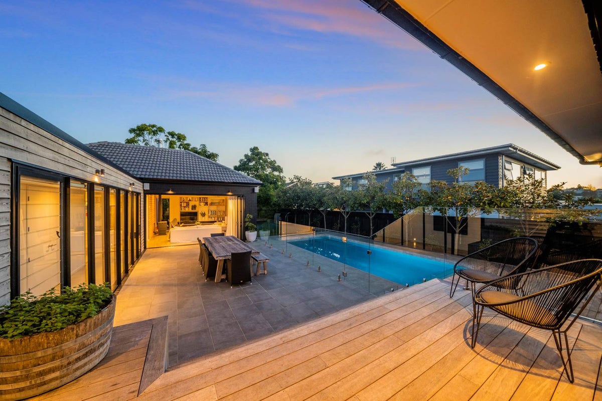 11 Colchester Avenue, Glendowie, Auckland - Carousel 1