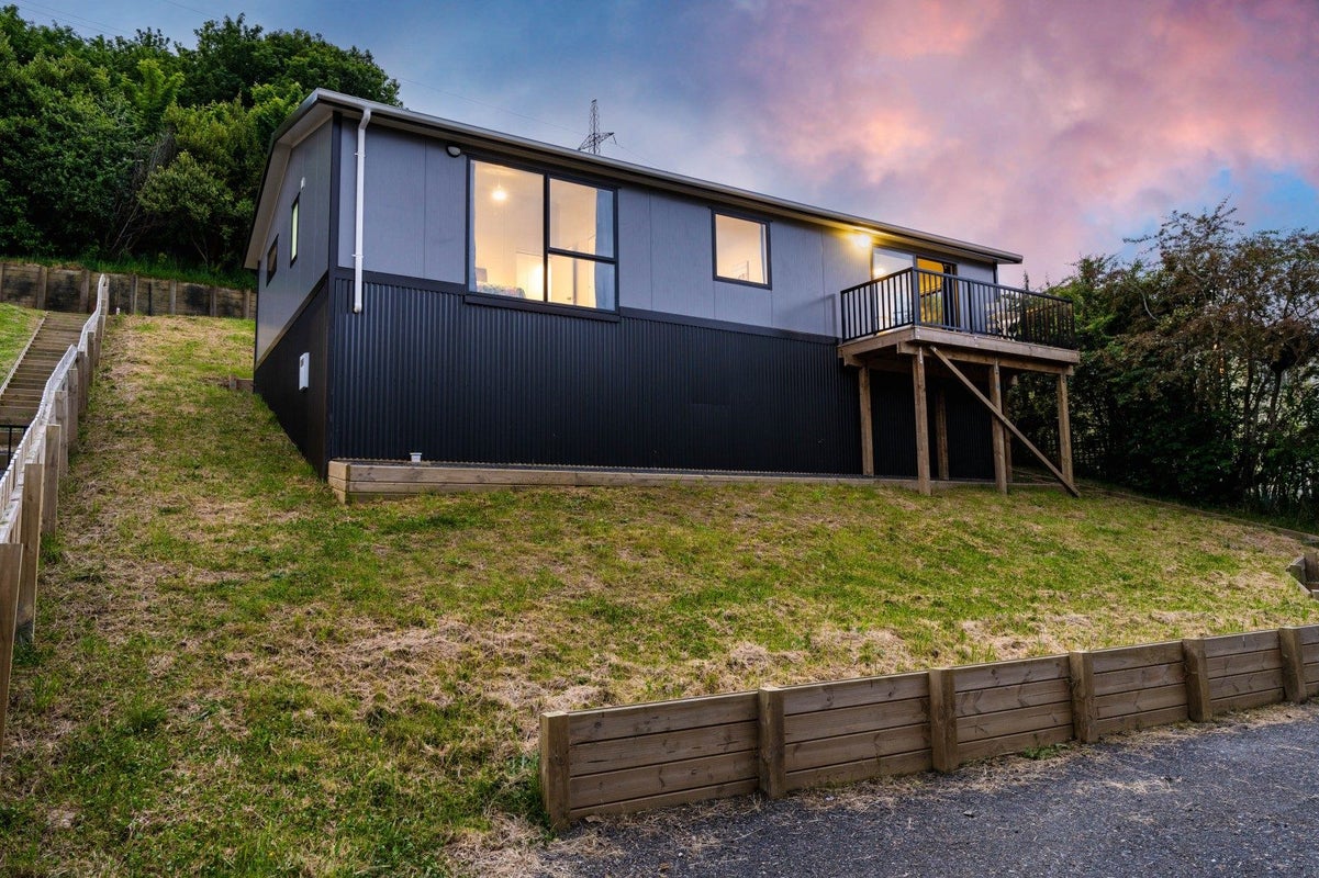 10A Robinson Street, Lookout Point, Dunedin - Carousel 2