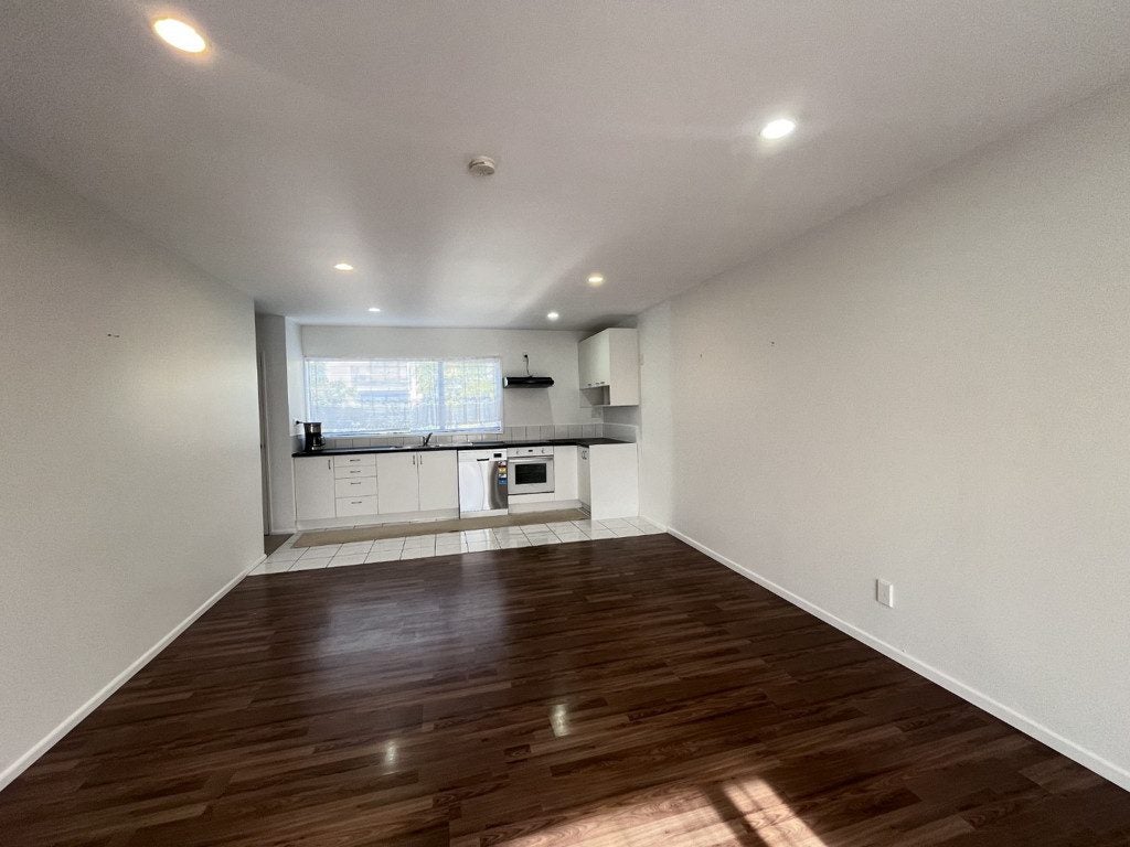 2/1 Briar Way, New Lynn, Auckland - Carousel 1
