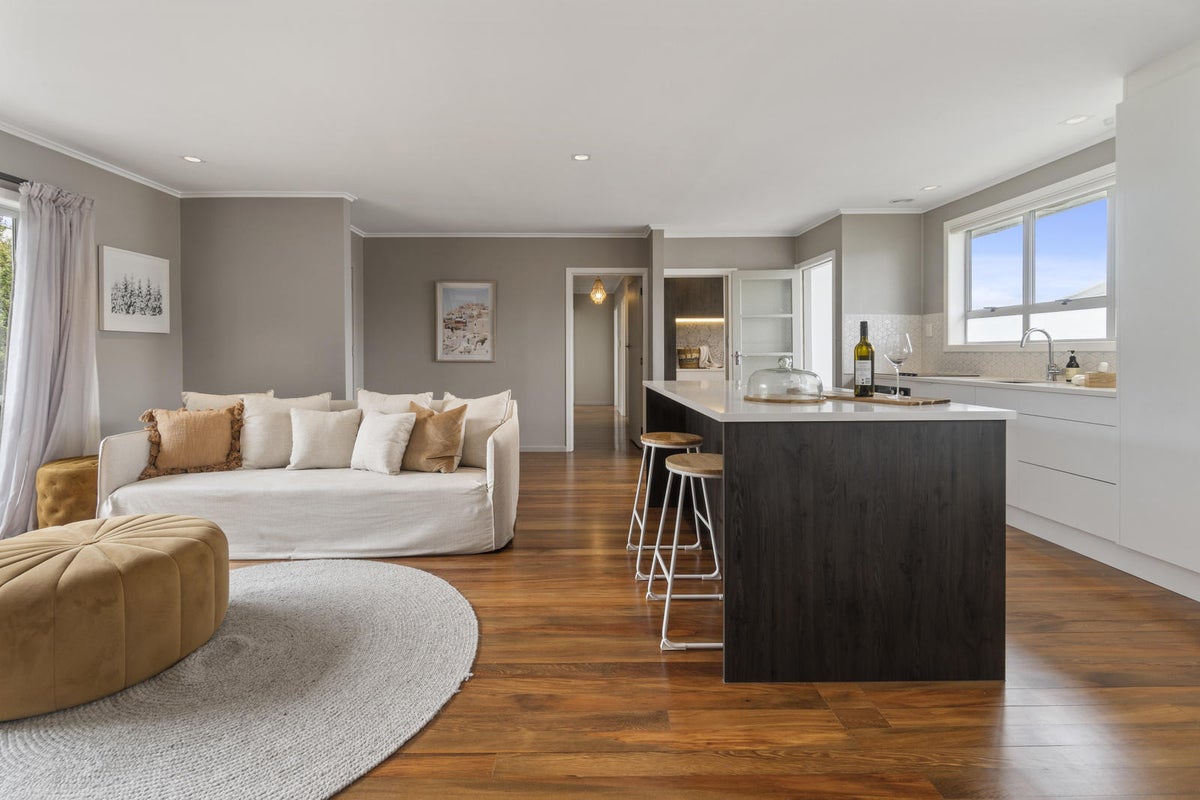 3 Harding Avenue, Te Atatu South, Auckland - Carousel 1