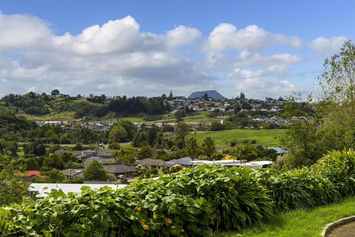 53 Hallmark Rise, Bethlehem, Tauranga - Carousel 2