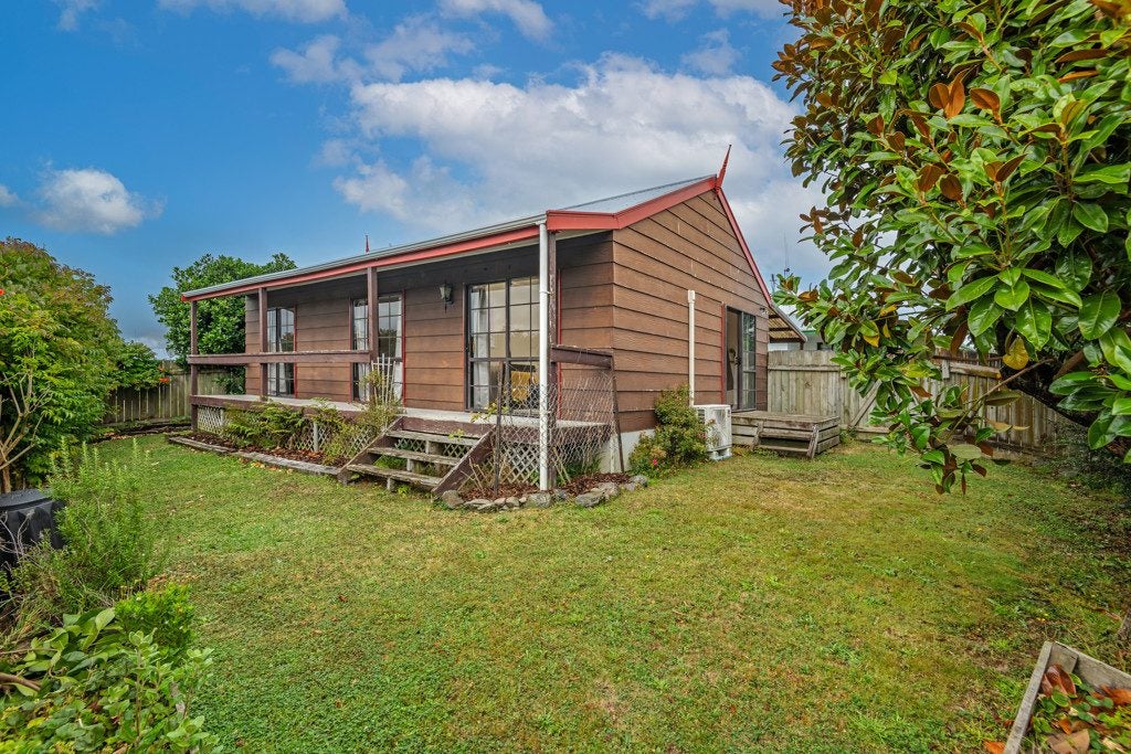 3 Dahlstrom Grove, Kelvin Grove, Palmerston North - Carousel 2
