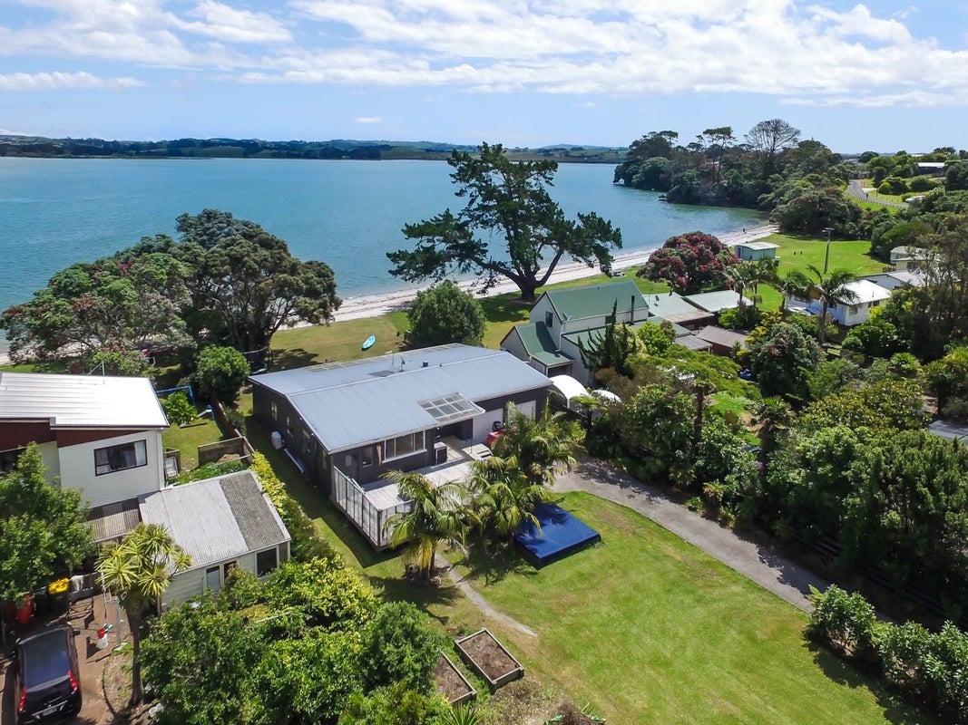 29 Ronald Avenue, Waiuku - Carousel 1