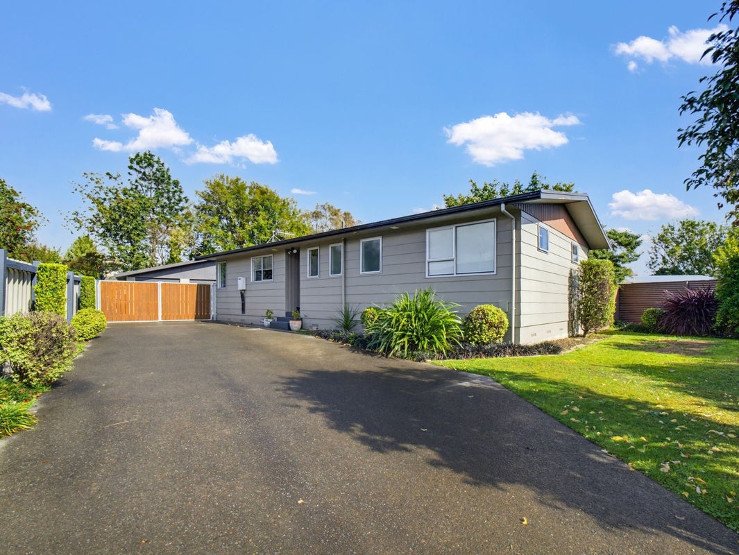 6 Escort Grove, Awapuni, Palmerston North - Carousel 1