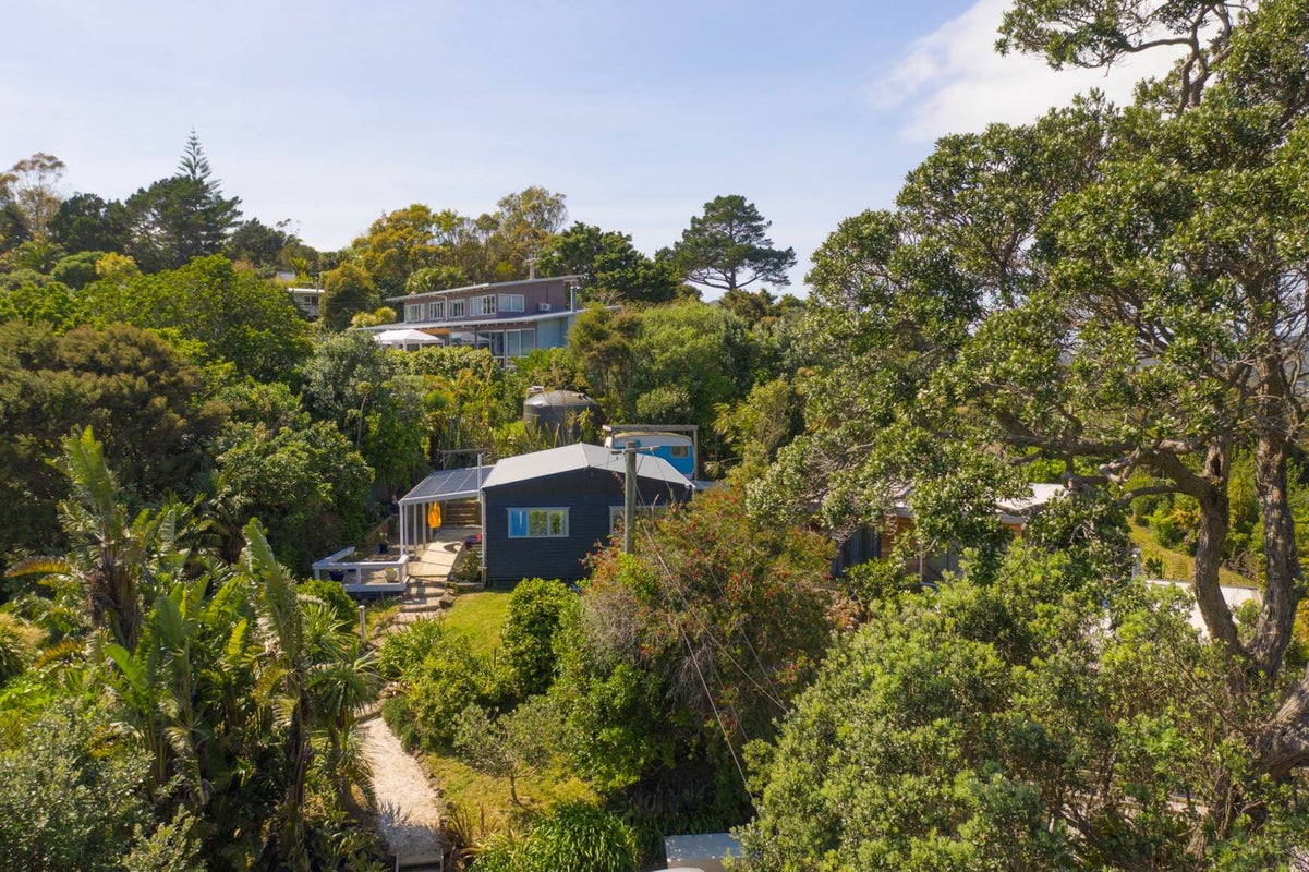 2/8 Te Toki Road, Waiheke Island, Auckland - Carousel 17