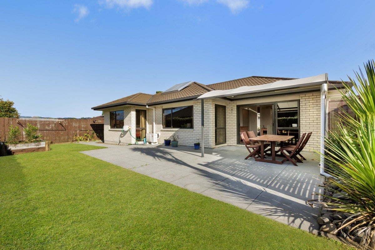 14 Merlot Drive, Pyes Pa, Tauranga - Carousel 2