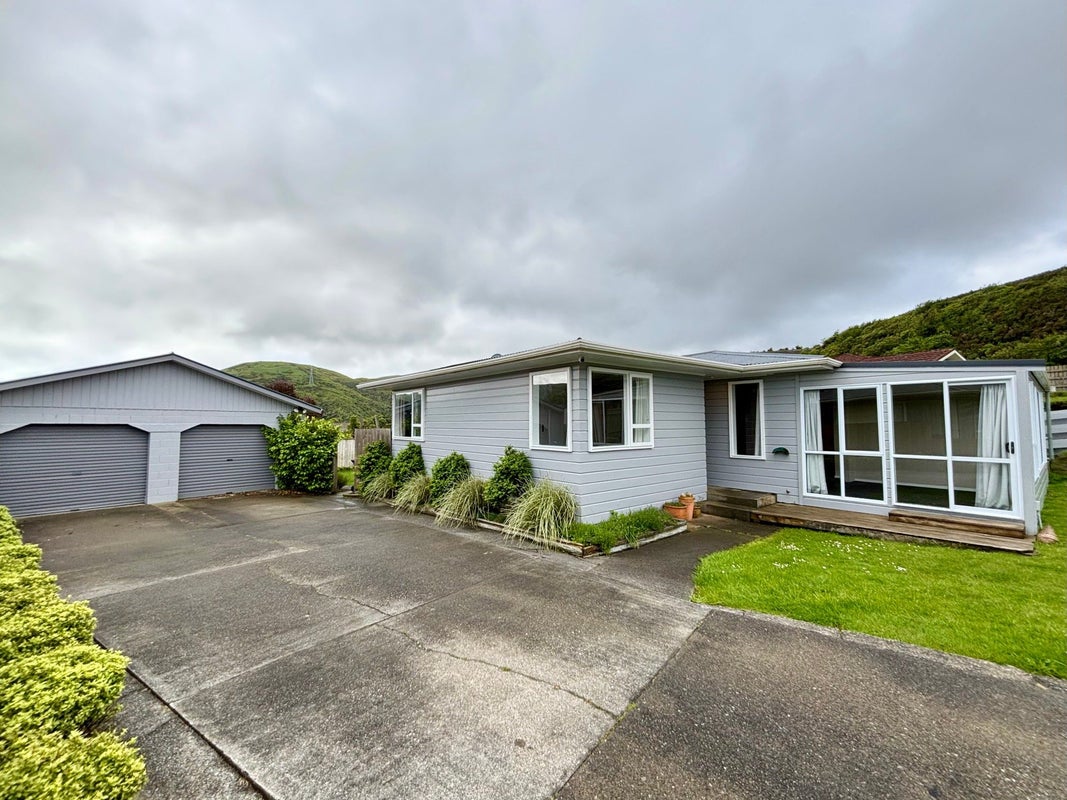 7 Waiau Close, Kelson, Lower Hutt - Carousel 1