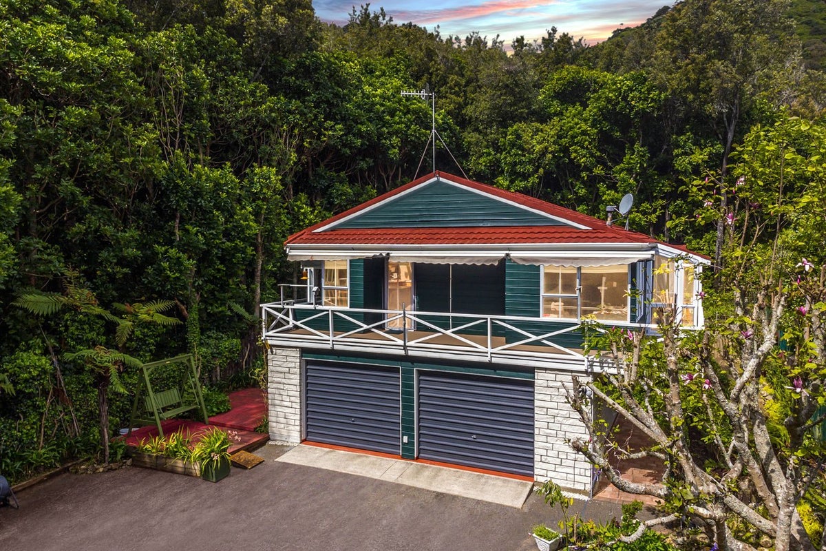 15B Kakariki Grove, Waikanae - Carousel 23