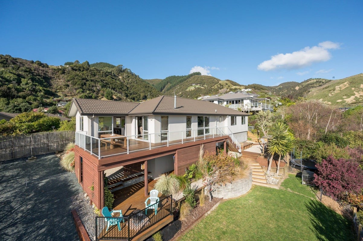 6 Springlea Heights, Atawhai, Nelson - Carousel 1