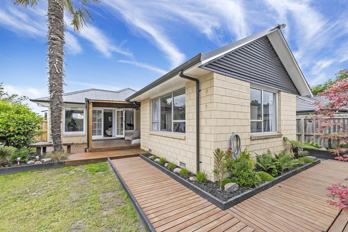 5 Greenhaven Drive, Burwood, Christchurch - Carousel 1