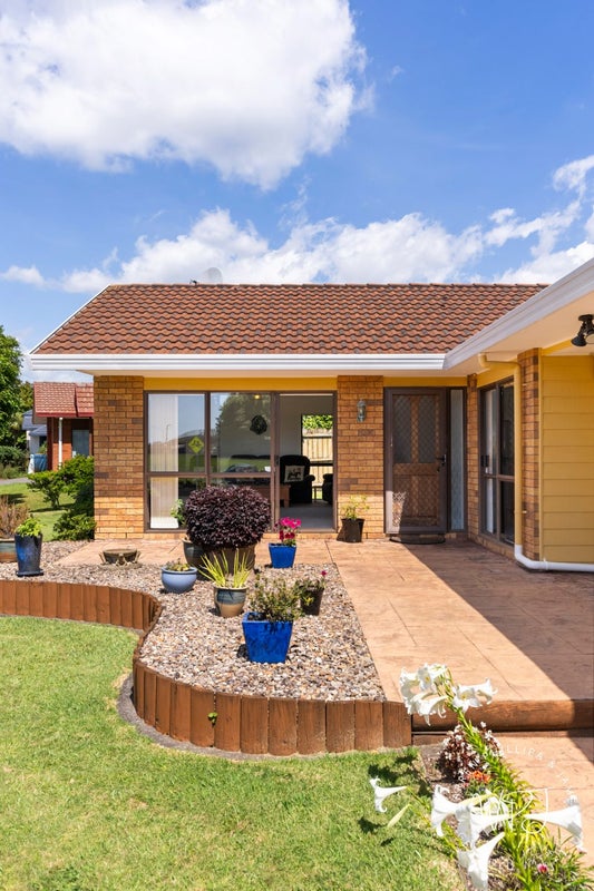 99 Rushgreen Avenue, Pahurehure, Papakura - Carousel 26