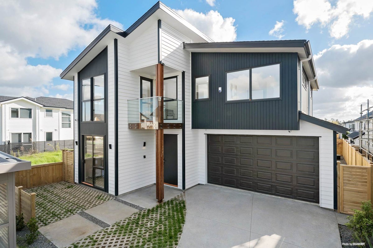 27 Roa Avenue, Hobsonville, Auckland - Carousel 1